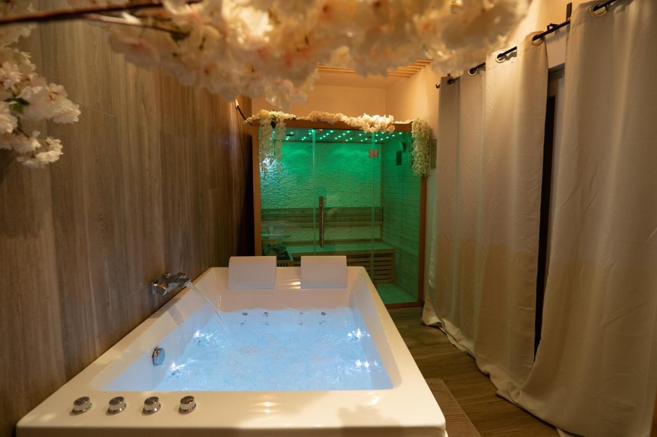 Capsule Thailande I Sauna I Balneo I Console I Jeux En Bois I Cinema I Cour Interieure Trith-Saint-Leger Buitenkant foto